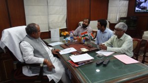 Gopal Krishna of TWA briefing Shri Narendra Singh Tomar on why asbestos should be banned on June 11, 2014